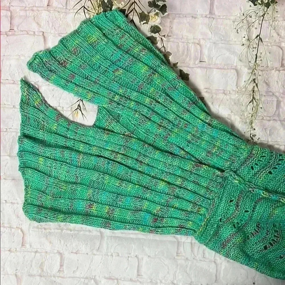 Green Mermaid Tail knitted Blanket - Picture 5 of 7